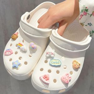 Rainbow Bear Hole But Uroki Akcesoria Buty Bute Cute Little Animal Buty Flower DIY Buty Dekoracje 240522