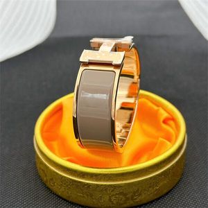 V Gold Plated Gold 20mm Wide H Passion Advanced Advanced Advanced Men and Women 18K Gold Plated Love Home Home Titanium Steel Steled