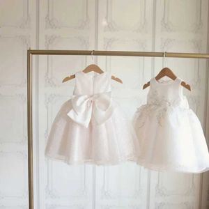 Крещенные платья Принцесса Торт платье белое кружевное малыш 1 -й 2 -й день рождения детская одежда для девочек Свадебное мяч для душа совместимости Q240521