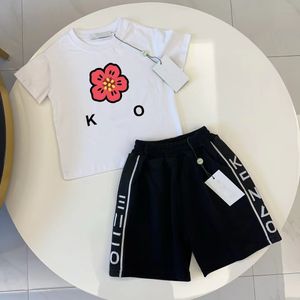 Chlid İki Parçalı Setler Çocuk Tasarımcı Kıyafetleri Bebek giydirme çocuk tişörtlü kız kız izleme çiçek oğul kızı Çarşamba yaz rahat nefes alabilir kısa kollu