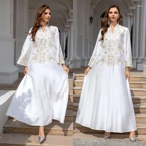 Ethnic Clothing Elegant Banquet Robe Muslim Women V-Neck Long Sleeved Dress Arab Embroidered Sequins Burqas Lady Abaya Islamic Gorgeous