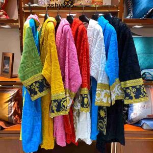 olVelvet Bathrobe Robe Designers Baroque Fashion Pajamas Mens Women Letter Jacquard Printing Barocco Print Sleeves Shawl Collar Pocket Belt Cottonui