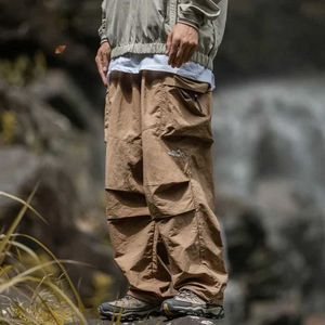 Men's Pants Fashionable 2024 spring denim outdoor pants with double folding large pockets and umbrella design wide leg jeans Y240522