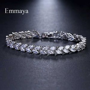 Bangle Emmaya Brand Fashionable Charm AAA Cube White Zircon Four Color Leaf Jewelry Womens Elegant Wedding Party Gift Q240522