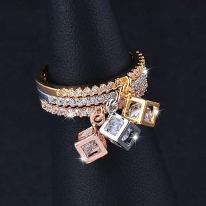 Anelli di coppia FACCIO Singleyery Zirconia Cubic Crystal Hollow Square Pendant Adatto per donne Gioielli da sposa dorata S2452301