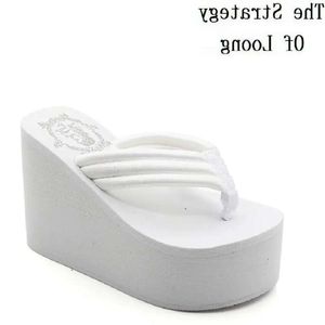 Chunky Sole Women 602 Summer Fashion Wedges Heels Flip Flops Casual Shoes Ankomst Vattentät Taiwan tofflor Sexig Lady Sandals 73e