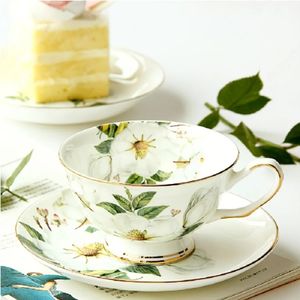 Elegante Camellia Ceramic Tea Cup e Pires Conjunto 57oz Perfeito para festas Café da manhã Everyday Elegance 240523