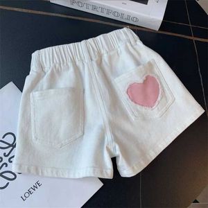 Shorts Shorts Girls Summer Shorts New Fashion Childrens Korean Edition Coat Love Jeans Girls Fashion Hot Pants WX5.22