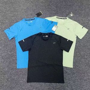 Designer Mens Tech T Shirts Summer Man Ice Silk T-Shirt för avslappnad sportkondition Basket Tapp Torkning Löst fotboll Running Training Sportswear Jogging Tracksuit