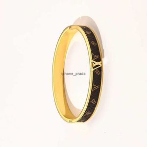 Women Branded Bracelets Bangle Designers Letter Jewelry Faux Leather 18K Gold Plated Stainless steel Bracelet Womens Wedding Jewelry Gifts ZG1183