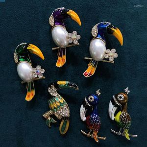 Spille Morkopela Bird smalto Pin Vintage Parrot and Pins Rhinestone Broche Abbigliamento Gioielli per le donne Accessori