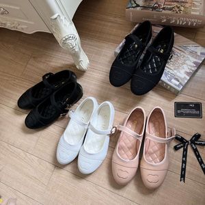 デザイナーサンダルチャンネルスライド浅い口Mary Jane Shoes Womens LineフラットボトムダイヤモンドグリッドバックルシューズC2024