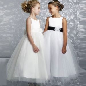 Heiße neue Mode Blumenmädchenkleider Hochzeiten Kinder Erstkommunion Kleider für Mädchen Kleider Prinzessin Ärmel und Rückenless 224W