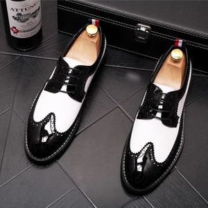 새로운 디자이너 남성 클래식 블랙 흰색 캐주얼 신발 신랑 홈 커밍 드레스 웨딩 파티 옥스포드 사파토 소셜 Zapatos Hombre Tmnke