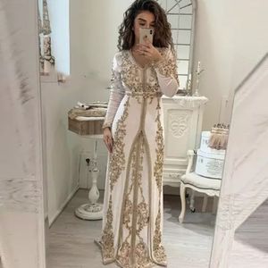 2023 أنيقة العاج المغربية Kaftan فساتين سهرة مسلمة الأكمام طويلة الأكمام الدانتيل الذهبي الإسلامي السعودي الحزب الرسمي GOW 321S