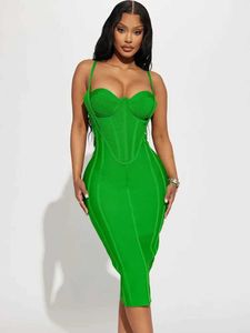 Grundläggande casual klänningar Celebrity Womens Summer Sexig ärmlös Backless Green Midi Body Bandage Dress 2024 Elegant Nightclub Party Dress J240523