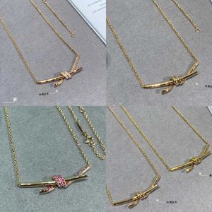 Designer's V Gold Full Diamond Knot Necklace 18K Rose Cross Light Luxury New Sterling Silver Collar Chain Female Gift