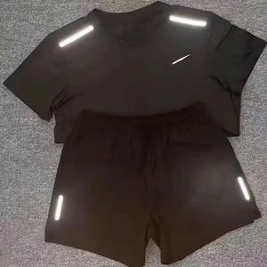 남자 스포츠웨어 Nake Tech Suit Short Shorts 2 피스 남자 여자 체육관 착용 인쇄 빠른 건조한 통기성 캐주얼 스포츠웨어 농구 티셔츠 조깅