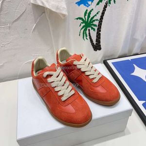 2024 Designer MM6 Margiela Sneakers Margiela Shoes Designer Women Margiela Rinnande skor Replikat Suede Womans Mens Sneakers Flat Foam Trainer Outdoor Shoes F29