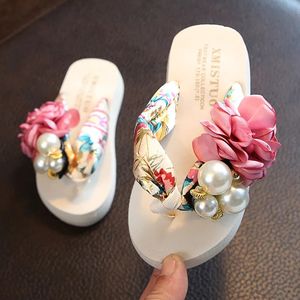 Summer non slip per bambini a infradito per bambini ragazze scarpe da spiaggia in spiaggia sandali Fiori femminili Slifori Wear 240523