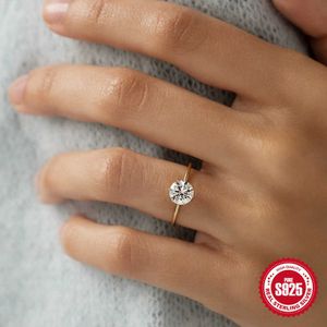 Anéis de casamento S925 Prata esterlina Seis garras de diamante conjunto de damas anel de casamento Ringue fresco clássico simples Q240523