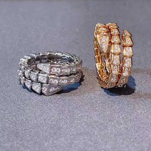Bu Rings Personlig designring V-guld pläterad 18K Rose Gold Snake-formad full diamantring med inlägg av tre cirklar öppna elastiska huvud