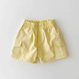 Shorts shorts 2023 sommar barn nyfödda flickor shorts baby tunna shorts koreanska pojkar och flickor macaron stil casual kläder wx5.22