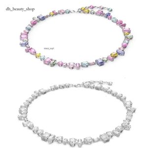 Swarovskis halsband Sailormoon Flödande ljus Färgglad godishalsband för kvinnor som använder Swally Element Crystal Rainbow White Snake Bone Chain Top Quality 24SS 950