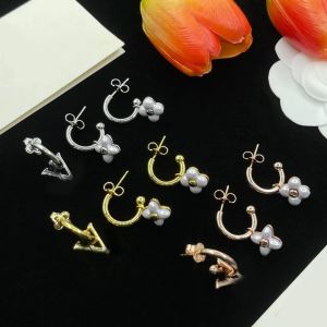 Элегантные женщины Жемчужные цветочные буквы Clover Clover Clover Clip Serrings Серьги с кожухами серьги дизайнер