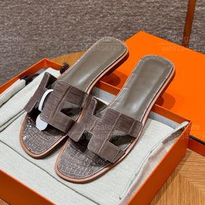 Top Quality Luxury Shoes Classic Designer Shoes Ladies Slippers Spliced Rare Leather Material Summer Casual Flat Women's Shoes Slippers Original Box Packaging.