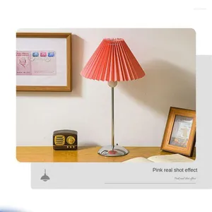 Bordslampor Tyg Atmosphere Desk Lamp Gentle and Elegant Light Perfect Match med alla heminredningsstil Natt retro