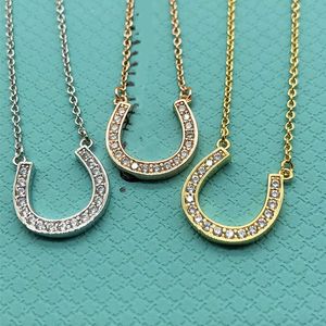 Designer's S925 Sterling Silver Horseshoe U-shaped Necklace with Diamonds Crystal Simple Pendant Collar Chain as a Valentines Day Gift for Girlfriend