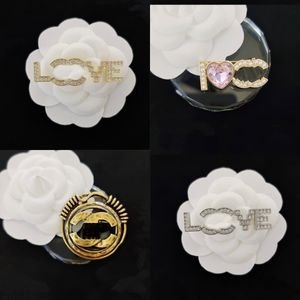 Designer Broche Letter Broche Pins Famous Letter Double Letter Crystal Luxury Casais Personalidade Acessórios de jóias de shinestone pin