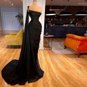 Abiti da festa Designer Black Evening Sireneds perle increspature di abiti da ballo lunghi formali di raso da donna Dubai Celebrity