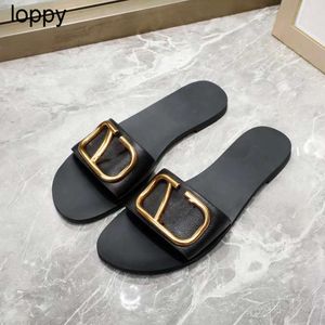 New 2024ss womens slippers mules leather sandals Metal V Dress Shoes Pumps fashion brand Pointed Stilettos Wedding Shoes chunky womens slipper