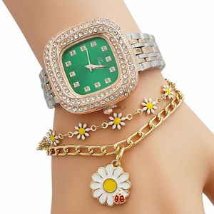 Fashionabla och elegant kvartsklocka med Diamond Inlay Square Wrist Womens Small Daisy Armband