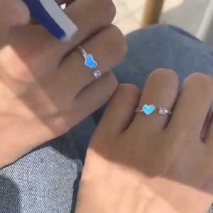 Couple Rings Sparkling blue pink heart-shaped ring suitable for women couples fluorescent night light adjustable finger rings fashionable jewelry gifts S2452301