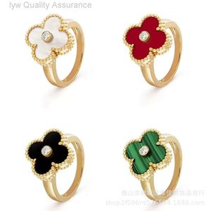 Designer Ring for Woman Vans Cleefs Luxury Clover Ring Fanjia High Edition Clover Diamond Ring with Advanced Fashion Versatile 18k Natural White Fritillaria Red Aga