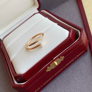 Anel Ring Ring Luxury Jewelry Rings for Women Alphabet Diamond Design Fashion Christmas Presente Jóias do dia dos namorados Presente Versátil Rings Szie 6-9 Good