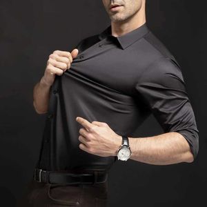 Mäns T-shirts En ny elastisk långärmad skjorta för herr mode affärs fritidsfast färg non strykning professionella herr vita skjortor s2452408