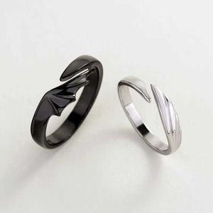 Couple Rings Ins New Hip Hop Angel and Devil Couple Ring for Men and Women Korean Simple Black and White Student Gift Jewelry Used for Engagement Accessories S2452301