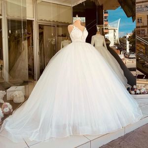 Suknia ślubna sukni balowej na Bliskim Wschodzie 2022 Aplikacje koronkowe paski spaghetti koronkowe kaplicy pociąg ślubny suknie ślubne 240W