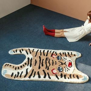 Cute cartoon tiger shaped soft touch small decoration area rug 80x160cm INS popular Nordic style home collection carpet 210301 201t