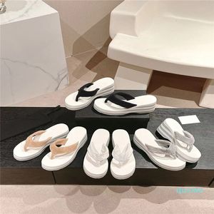 15A Wedge Flip-Flops Non-Slip Beach Shoes Ware Summer Tide Sequin Sendals مريح الاتجاه النساء