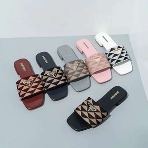 Slides Slippers Beige Black Fabric Embroidered Multicolor Embroidery Mules Womens Home Flip Flops Casual Sandals Summer Leather Flat Slide Rubber S 665