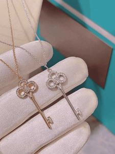 Designer's Brand Key Necklace Womens 18k Rose Gold Iris Collar Chain Pure Silver Crown Pendant Light Luxury Long Sweater
