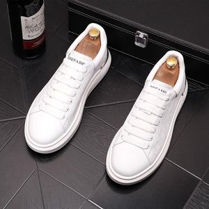 2022 Men's Casual Shoes Low Top Flats Student Fashion Sneakers Trend Board Shoes Breathable Non-slip Boys Walking Shoe Dxdiu