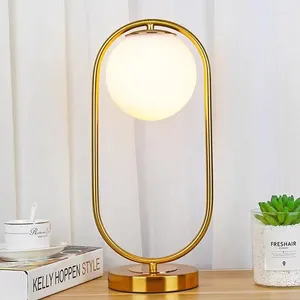 Bordslampor Creative Nordic Lamp Home El Deco Golden Body Metal Base Plate Modern Minimalist Frosted Glass LED Desk