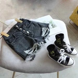 Shorts Shorts Childrens and girls denim shorts with scratches tassels blue shorts 2021 New Youth Girls black jeans Korean style childrens summer clothing WX5.22