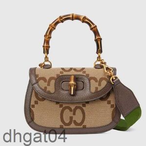 Heiße 7A Designer -Tasche Handtasche Damen Luxus ein Schulterumschlag kleiner Tasche Handtasche berühmte Mode Umhängetasche Klassische Brieftasche Crossbody Bambus Gelenk tragbar 02